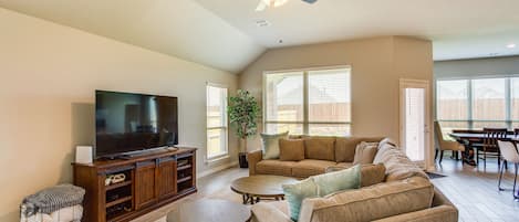 Forney Vacation Rental | 4BR | 2BA | 2,195 Sq Ft | 1 Step Required