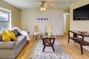 Living Room | Queen Sleeper Sofa | Smart TV | Central Air Conditioning/Heat