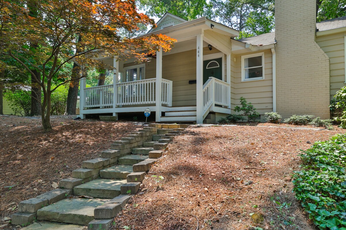 Charming Collier Hills home by Piedmont Hospital.