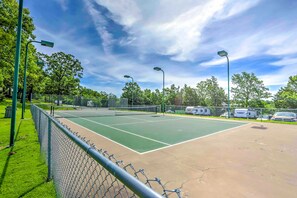 Holiday Hills - Tennis / Pickleball Court