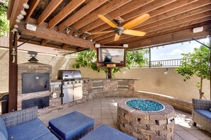 Outdoor Kitchen | Fire Table | Gas Grill | Smart TV