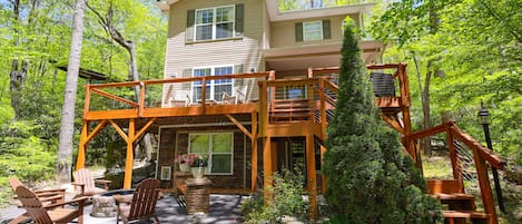 Side view of the front exterior and steps leading up to the deck.