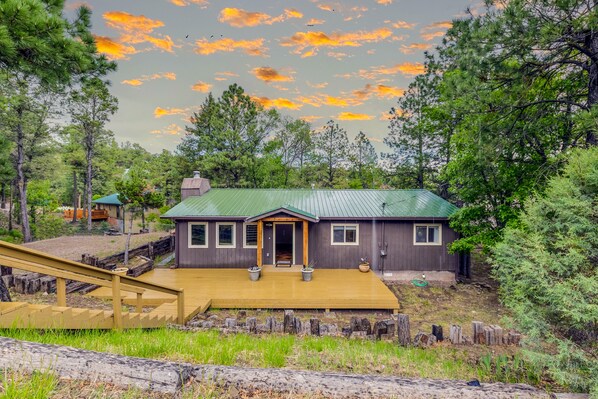 Welcome to Chulita Cabin—your cozy retreat amidst the pines.