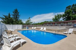 Enjoy sunbathing by the pool