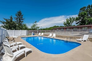 Enjoy sunbathing by the pool