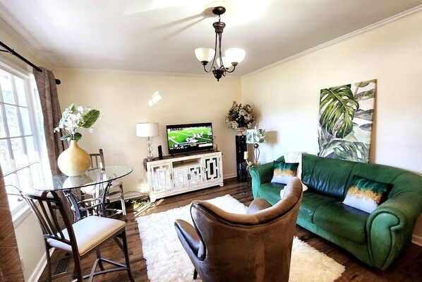 The home was lovely‼️ and was as listed, great quiet area. will stay again and would recommend

Nice place with a homey feel. 
