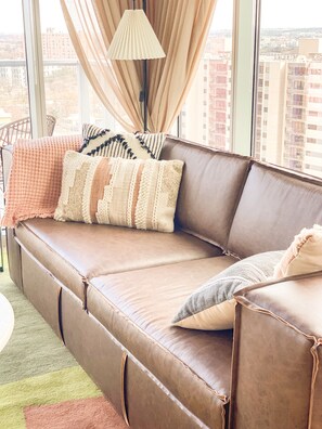 Queen pull out sofa with a memory foam mattress leaves guests well rested.
