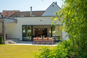 Stugans exteriör [sommar]