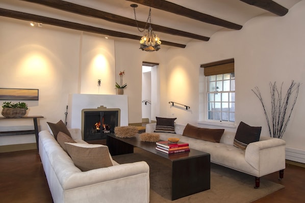 Simple elegance of traditional Santa Fe design