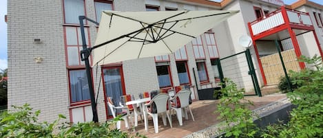 Terrasse und Ansicht