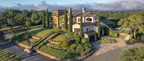 Welcome to Villa Capricho, a luxurious vacation home located in the heart of California's wine country