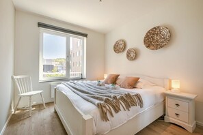 Double bedroom (We provide prepared beds with high-quality bed linen)