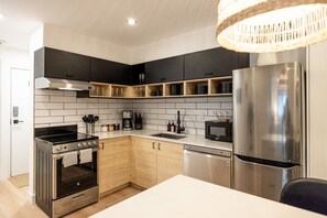 Great place for a skiing vacation. large kitchen and appliances to cook at home. the TV has a flexible mount which is very useful. We stayed there for the 2nd year in a row and would definitely book again. _ Felix (Seattle, Washington)