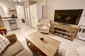 "Kerry's place was super comfortable. With a car Whistler village was a short drive away. All amenities are within a short walking distance in Whistler Creekside. Overall a very pleasant stay and Kerry very prompt with communication."--Kirsten