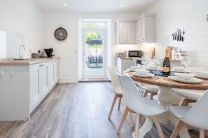 Canol Y Bryn - 3 Bedroom Holiday Home - Tenby (15151)