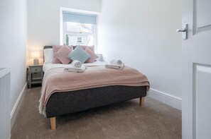 Canol Y Bryn - 3 Bedroom Holiday Home - Tenby (15130)