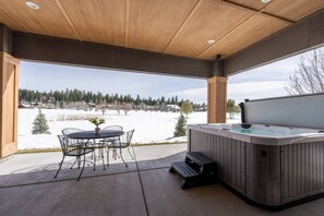 Patio / Hot Tub (1)