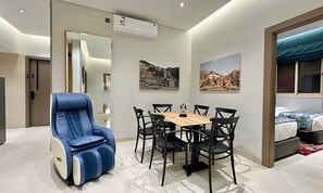 客室内のダイニングエリア