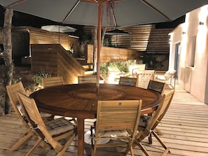 Outdoor dining