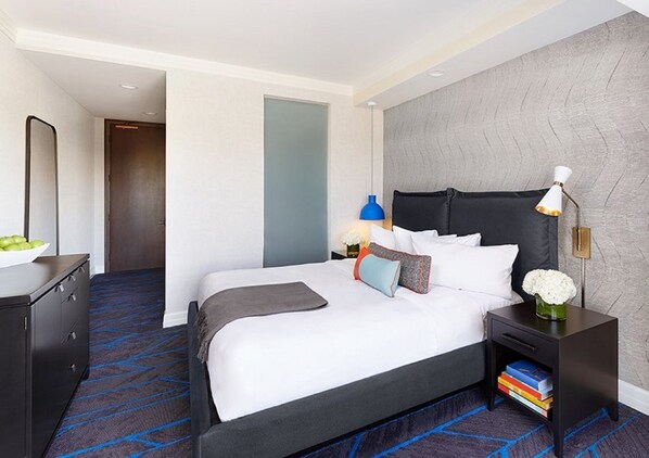 Bedroom with king size bed