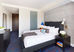 Bedroom with king size bed