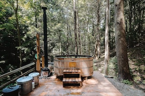 Outdoor spa tub