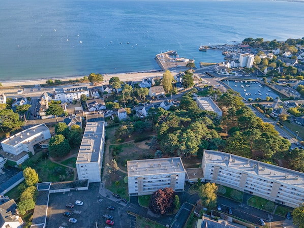 résidence sécurisée dans un  parc arbore  avec parking a 300 m de la  plage