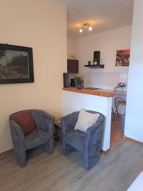 Ferienwohnung 1, 30 qm, 1 Schlafzimmer, max. 2 Personen-Sitzbereich