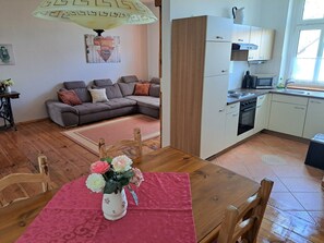 Ferienwohnung 2, 60 qm, 1 Schlafzimmer, max. 4 Personen-Wohnzimmer