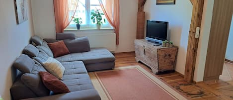 Ferienwohnung 2, 60 qm, 1 Schlafzimmer, max. 4 Personen-Wohnzimmer