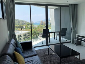 Seaview apt in Tri Trang beach, great amenities! (10164)