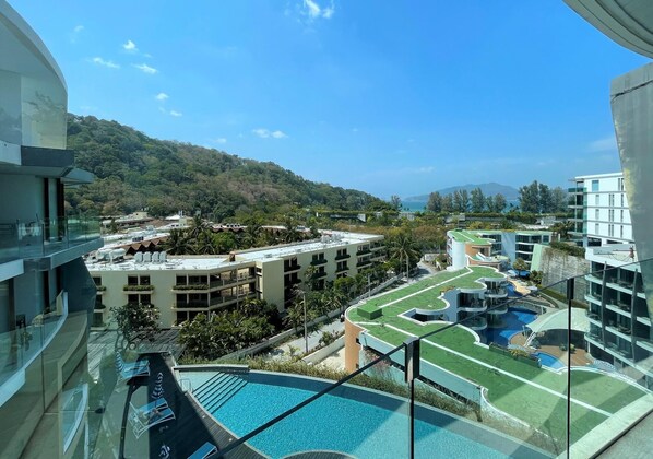 Seaview apt in Tri Trang beach, great amenities! (10165)