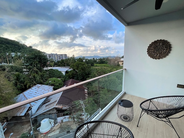 Mountain view apartment in Surin, washer, wifi (10420)