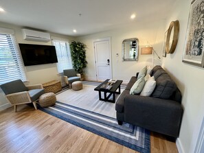 TV, Seating Area
