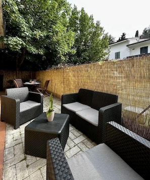 Relax and happy hour area