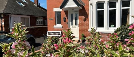 Stunning front of the house.