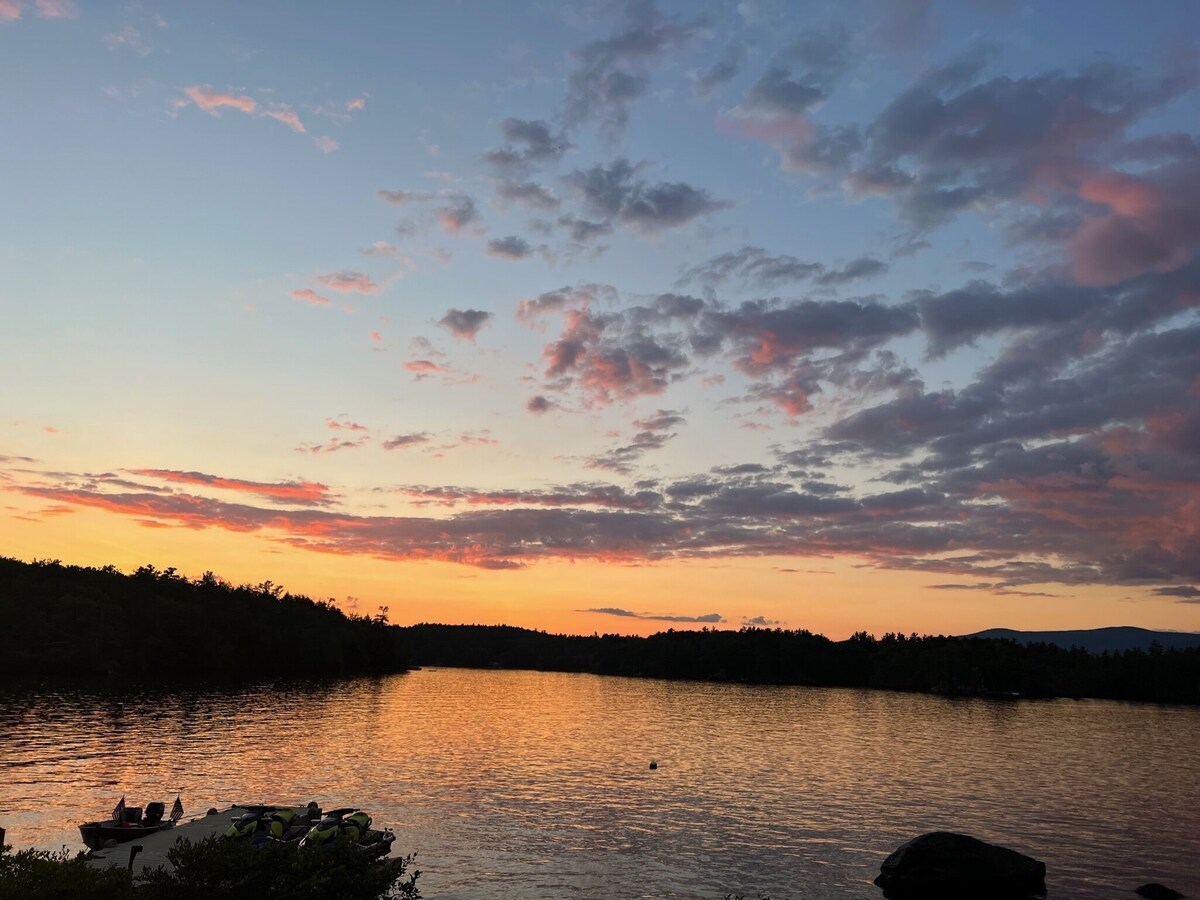 Lake Winni Waterfront Whortleberry Island Cottage, Private Beach, BOAT Required