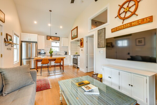 Solomons Vacation Rental | 1BR | 1BA | 525 Sq Ft | 3 Steps to Access