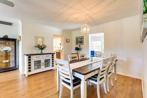Dining Room | Dishware & Flatware Provided