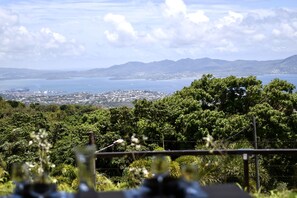 Vue sue la mer des Caraibes, les 3 Ilets et Fort de France