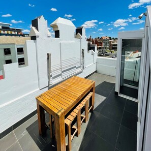 Roofdeck with historic views of Charing Cross