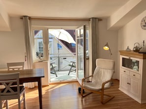 Leseecke am Fenster