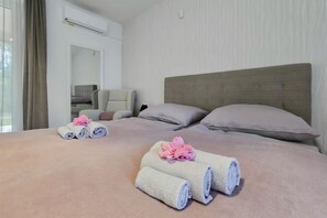Bedroom (4)