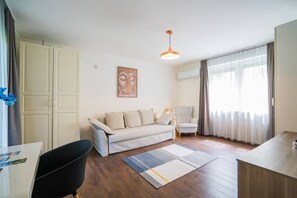 Living room (2)