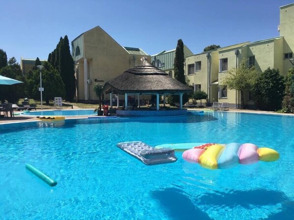 Swimming pool (1)