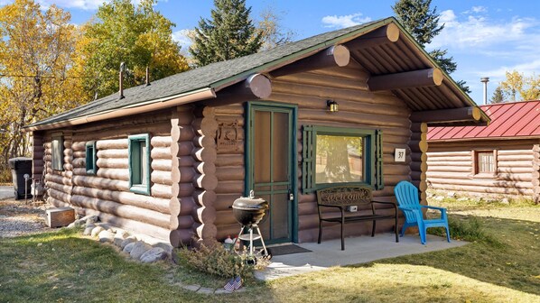 Coal Creek Cabin is cute!