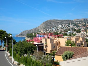 Ciel, Bâtiment, Plante, Propriété, Nuage, Éclairage Public, Arbre, Fenêtre, Maison, Design Urbain