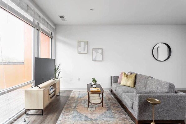 CozySuites I Trendy 1BD, Bottleworks Indy