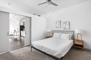 Bedroom - Queen bed