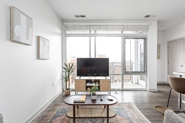 CozySuites l Dream 1BD, Bottleworks Indy